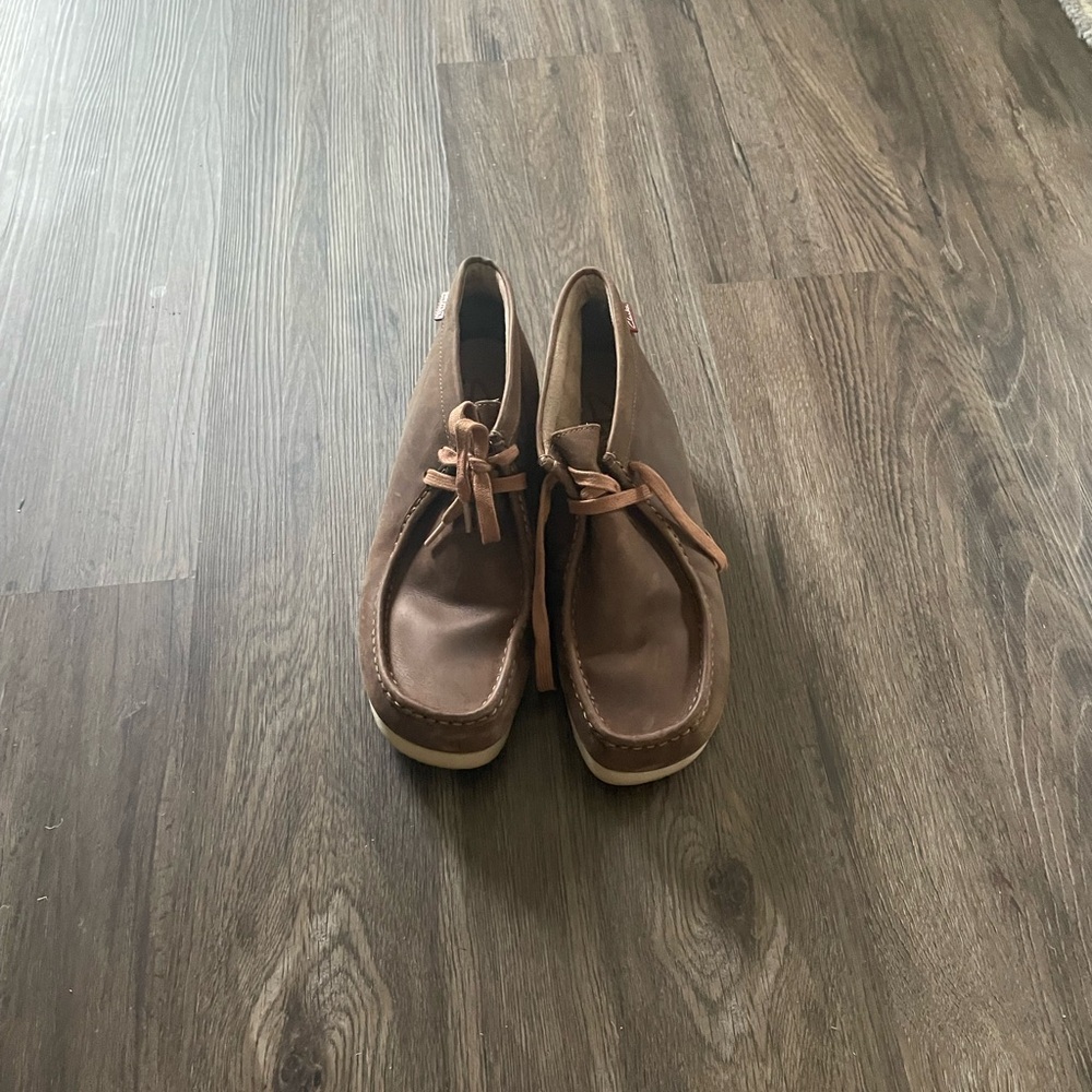 Clarks Men's Dark Brown Chukka Boots - Picture 2 of 2
